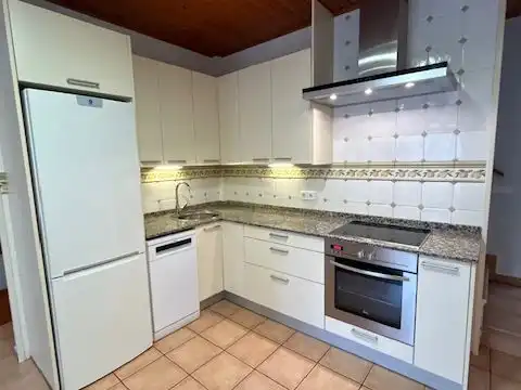 Casa adosada de alquiler en Carrer ďAnglesola, 1, Vilagrassa Cocina de Casa adosada de alquiler en Vilagrassa con Calefacción, Parquet y Balcón
