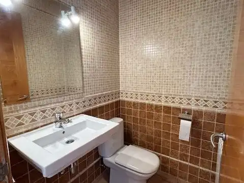 Casa adosada de alquiler en Carrer ďAnglesola, 1, Vilagrassa Baño de Casa adosada de alquiler en Vilagrassa con Calefacción, Parquet y Balcón