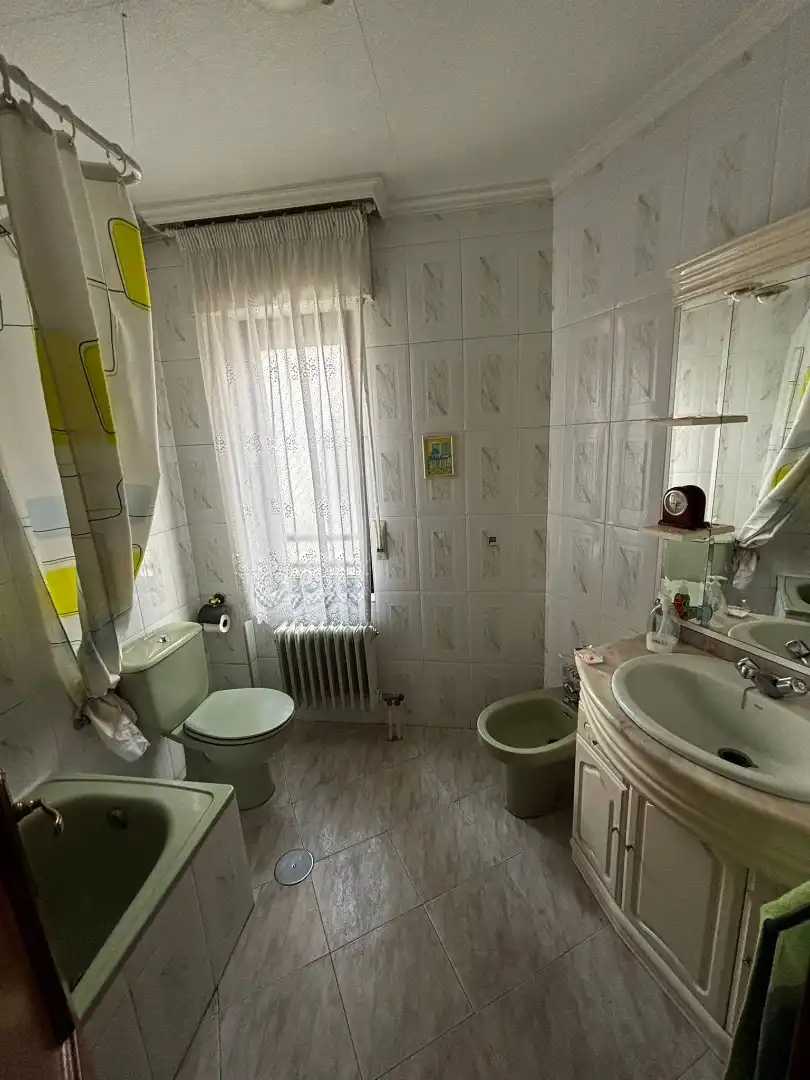Wohnung zum Verkauf in Calle Medina, 40, Peñaranda de Bracamonte Badezimmer von Wohnung zum Verkauf in Peñaranda de Bracamonte mit Heizung, Parkett und Terrasse