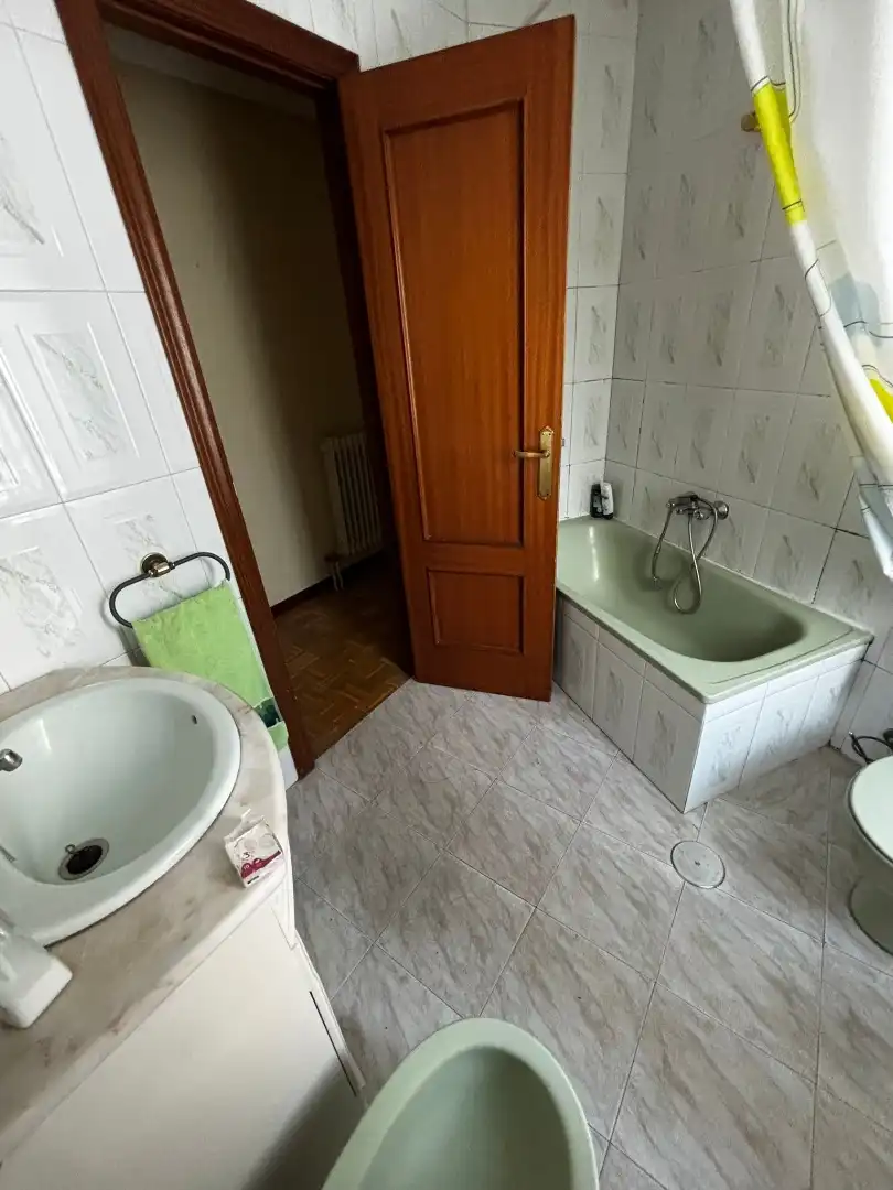 Wohnung zum Verkauf in Calle Medina, 40, Peñaranda de Bracamonte Badezimmer von Wohnung zum Verkauf in Peñaranda de Bracamonte mit Heizung, Parkett und Terrasse