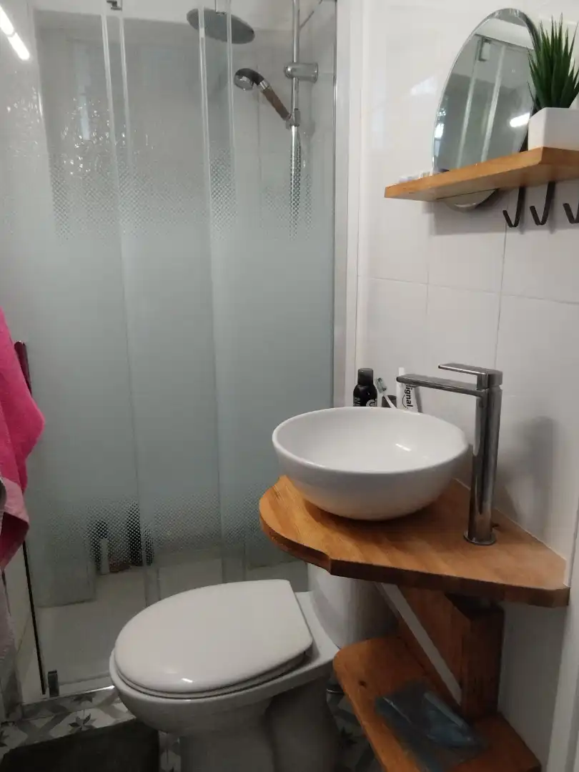 Bathroom of Apartments for rent in Los Barrios  with Furnished, TV and Community pool