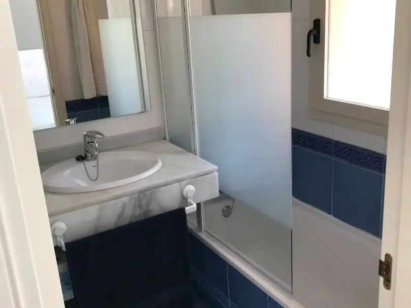 Wohnungen zum Verkauf in Calle Los Gavilanes, 2, Rota Badezimmer von Wohnungen zum Verkauf in Rota mit Terrasse, Schwimmbad und Balkon