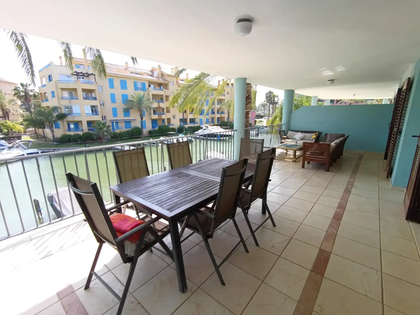 Wohnung zum Verkauf in Avenida de la Marina, Puerto de Sotogrande - La Marina Terrasse von Wohnung zum Verkauf in Sotogrande mit Klimaanlage, Heizung und Privatgarten