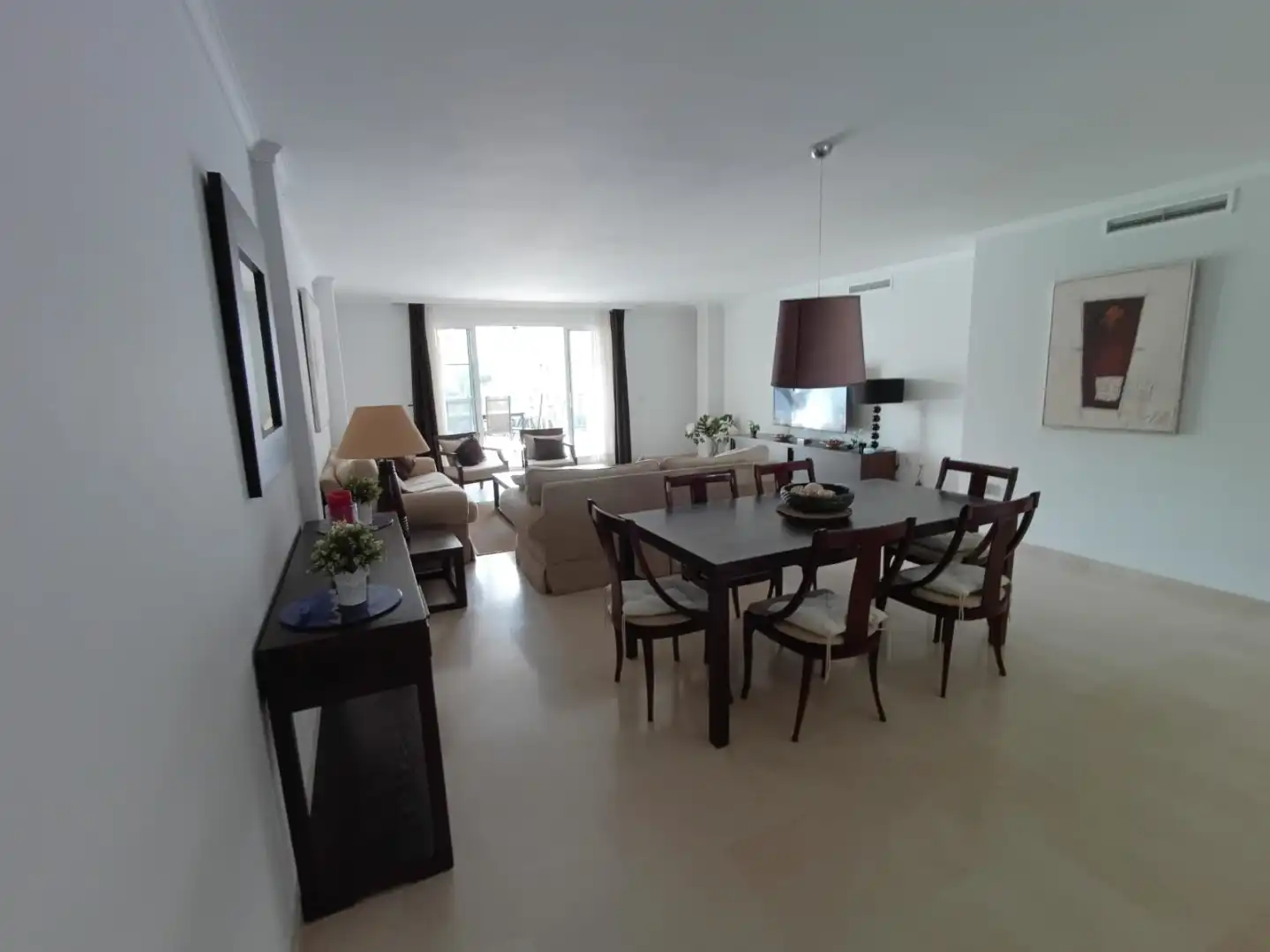 Wohnung zum Verkauf in Avenida de la Marina, Puerto de Sotogrande - La Marina Esszimmer von Wohnung zum Verkauf in Sotogrande mit Klimaanlage, Heizung und Privatgarten