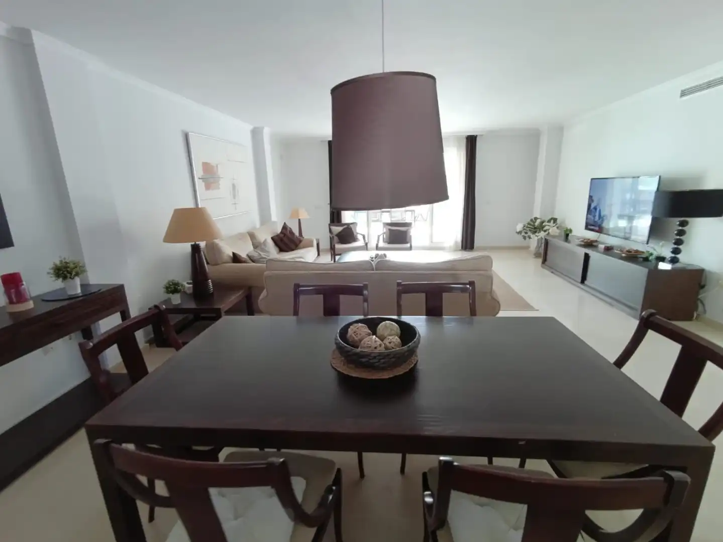 Wohnung zum Verkauf in Avenida de la Marina, Puerto de Sotogrande - La Marina Esszimmer von Wohnung zum Verkauf in Sotogrande mit Klimaanlage, Heizung und Privatgarten