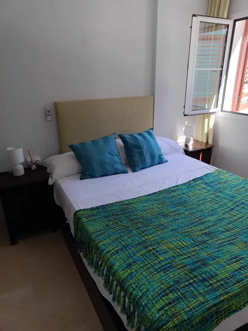 Wohnung zum Verkauf in Avenida de la Marina, Puerto de Sotogrande - La Marina Schlafzimmer von Wohnung zum Verkauf in Sotogrande mit Klimaanlage, Heizung und Privatgarten