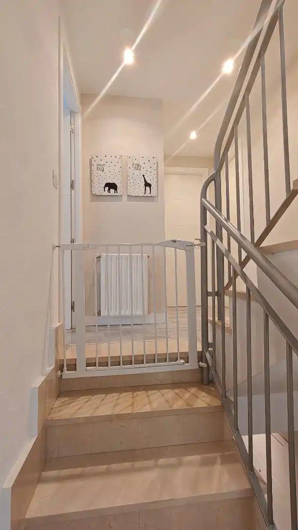 Maisonette zum Verkauf in Calle la Golondrina, 5, Villarejo de Salvanés Maisonette zum Verkauf in Villarejo de Salvanés mit Klimaanlage, Terrasse und Balkon