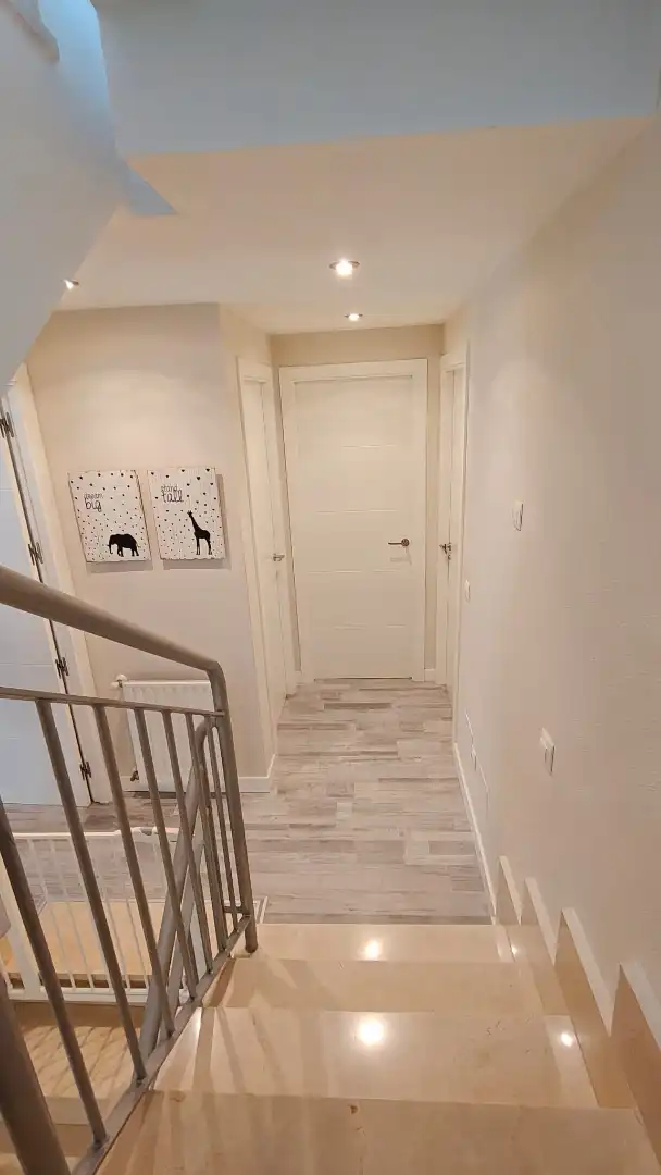 Maisonette zum Verkauf in Calle la Golondrina, 5, Villarejo de Salvanés Maisonette zum Verkauf in Villarejo de Salvanés mit Klimaanlage, Terrasse und Balkon
