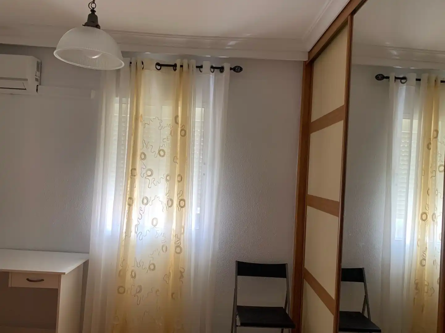 Wohnung zur Miete in Nucleo Bolsena, 8, Centro Schlafzimmer von Wohnung zur Miete in Montequinto mit Klimaanlage, Terrasse und Möbliert