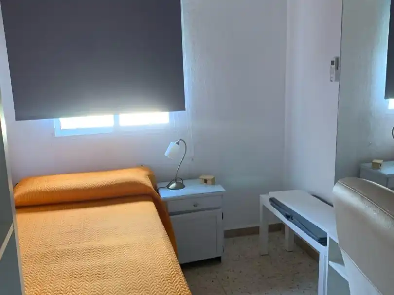 Wohnung zur Miete in Nucleo Bolsena, 8, Centro Schlafzimmer von Wohnung zur Miete in Montequinto mit Klimaanlage, Terrasse und Möbliert