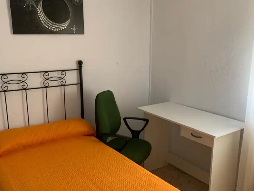 Wohnung zur Miete in Nucleo Bolsena, 8, Centro Schlafzimmer von Wohnung zur Miete in Montequinto mit Klimaanlage, Terrasse und Möbliert