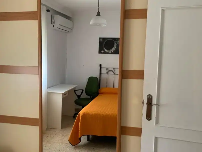 Wohnung zur Miete in Nucleo Bolsena, 8, Centro Schlafzimmer von Wohnung zur Miete in Montequinto mit Klimaanlage, Terrasse und Möbliert