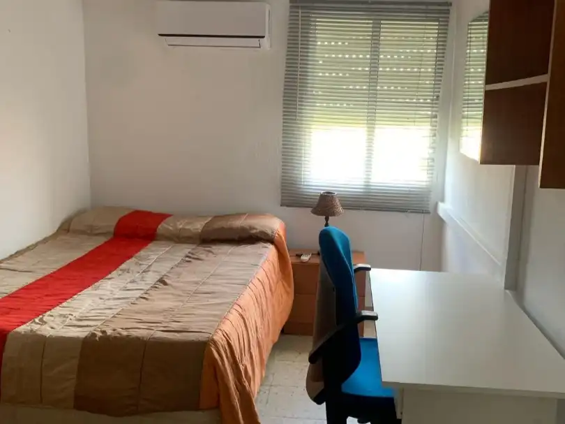 Wohnung zur Miete in Nucleo Bolsena, 8, Centro Schlafzimmer von Wohnung zur Miete in Montequinto mit Klimaanlage, Terrasse und Möbliert