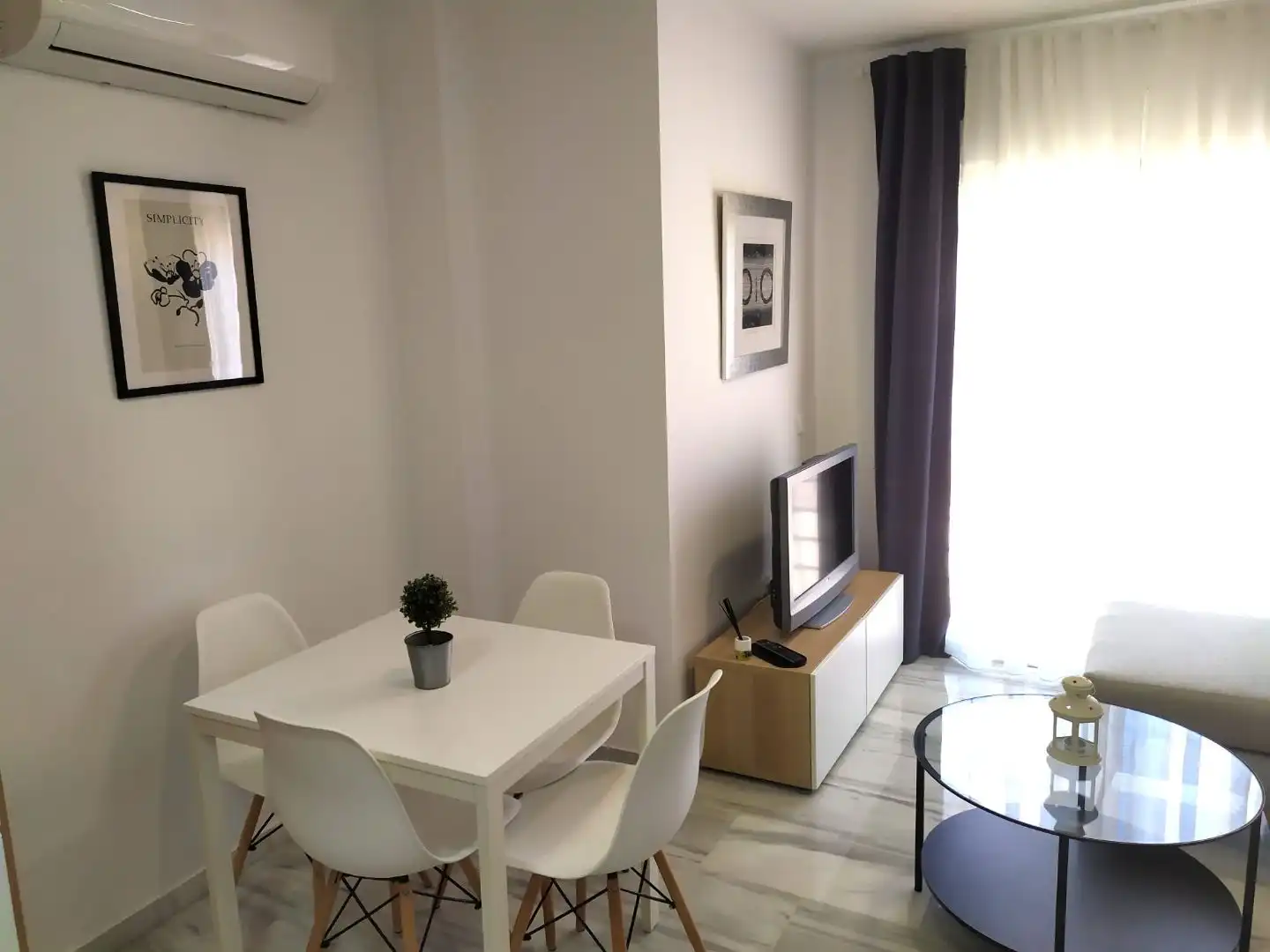 Apartamento de alquiler en Avenida del Arroyo de los Ángeles, 9, La Trinidad Sala de estar de Apartamento de alquiler en Málaga con Aire acondicionado, Calefacción y Amueblado