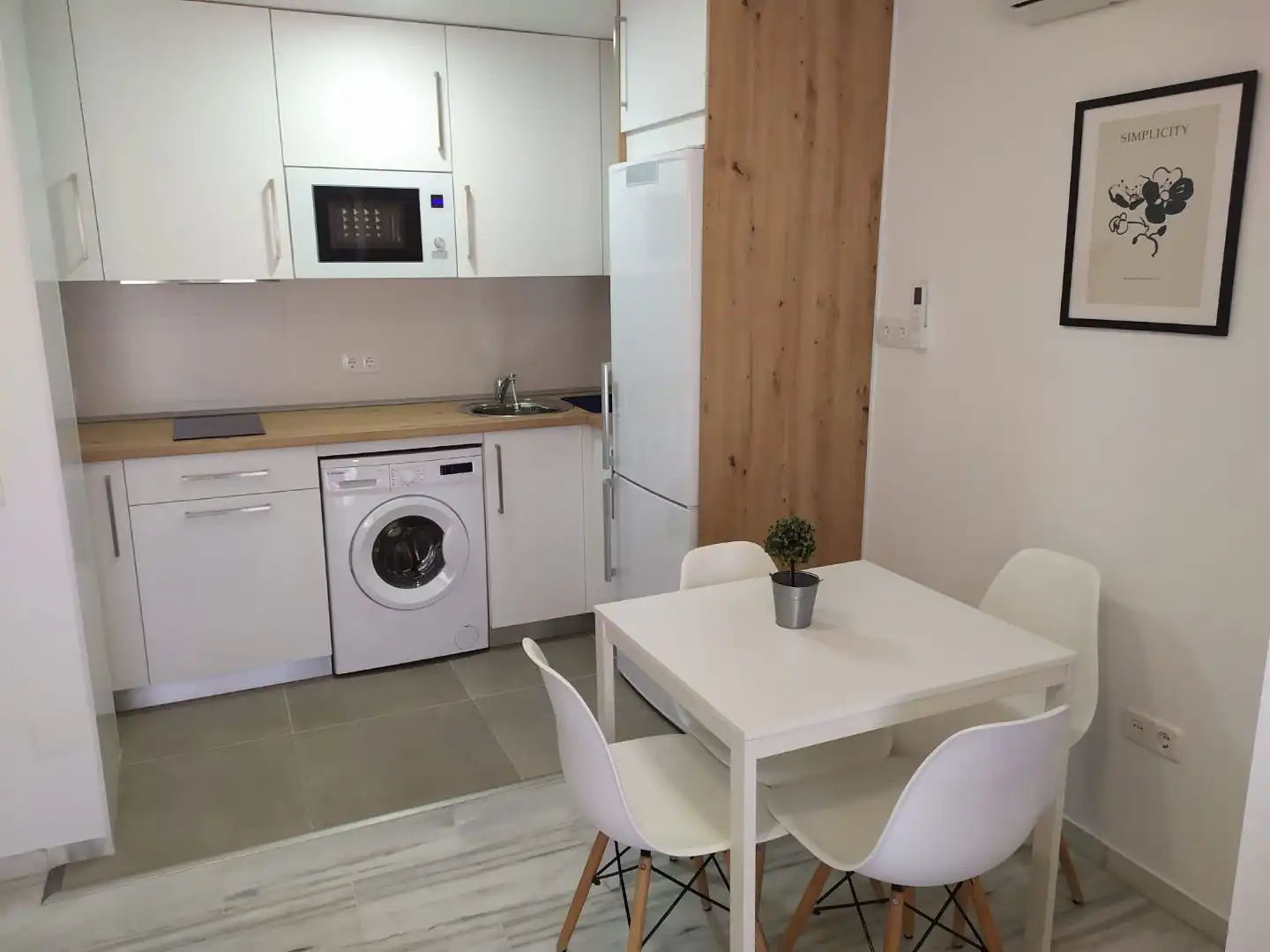 Apartamento de alquiler en Avenida del Arroyo de los Ángeles, 9, La Trinidad Cocina de Apartamento de alquiler en Málaga con Aire acondicionado, Calefacción y Amueblado