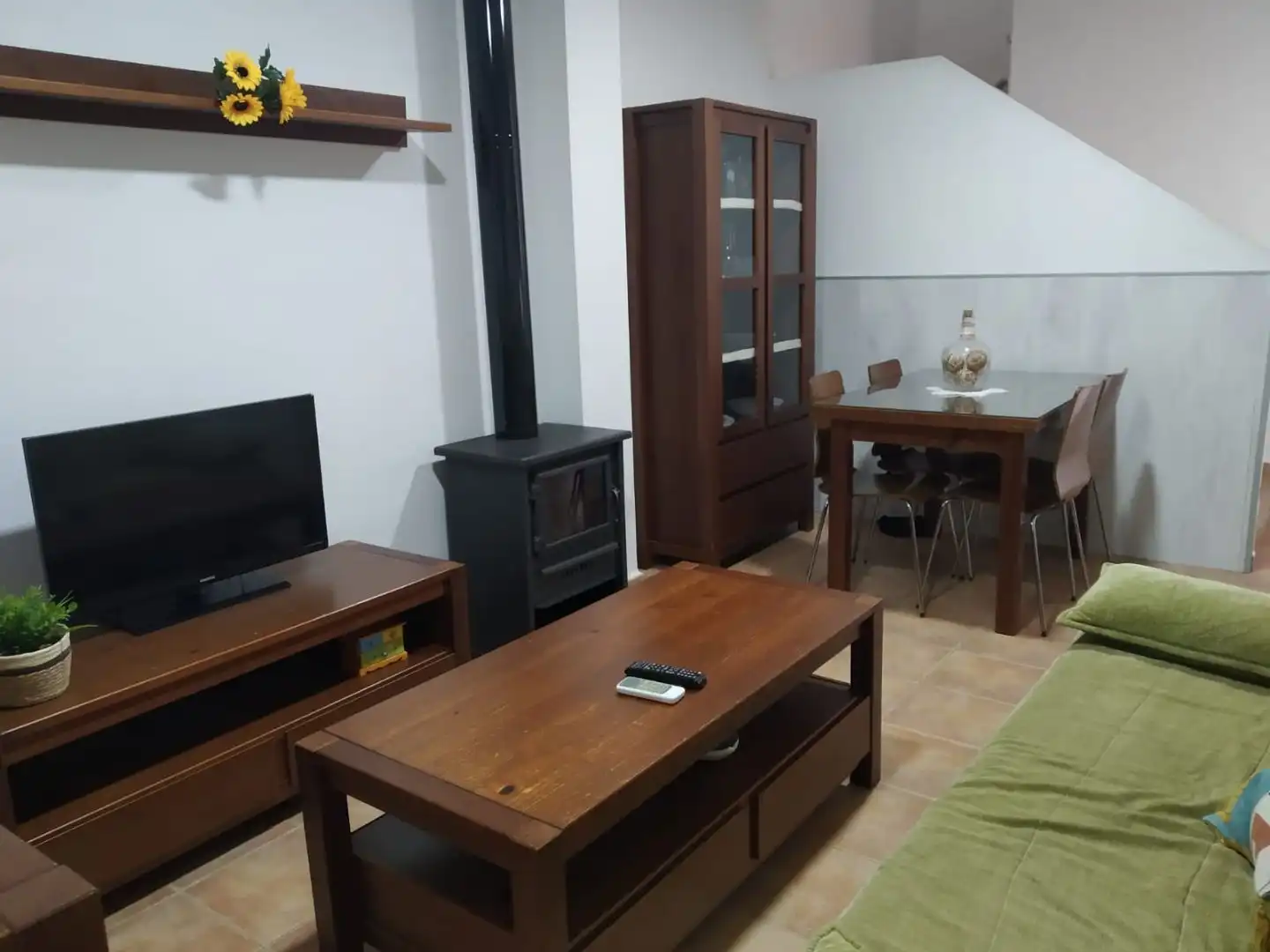 Sala d'estar de Casa adosada de lloguer en Cortegana amb Aire condicionat, Calefacció i Moblat