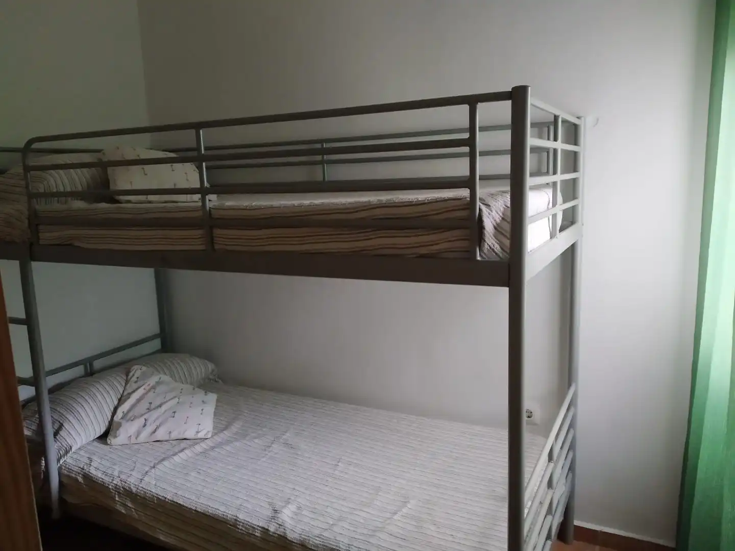 Dormitori de Casa adosada de lloguer en Cortegana amb Aire condicionat, Calefacció i Moblat