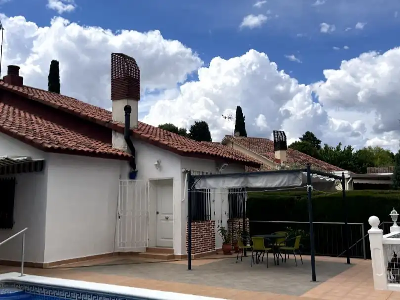 Piso en venta en Camino Alto de Toledo, 27, Olías del Rey Vista exterior de Piso en venta en Olías del Rey con Aire acondicionado, Calefacción y Jardín privado