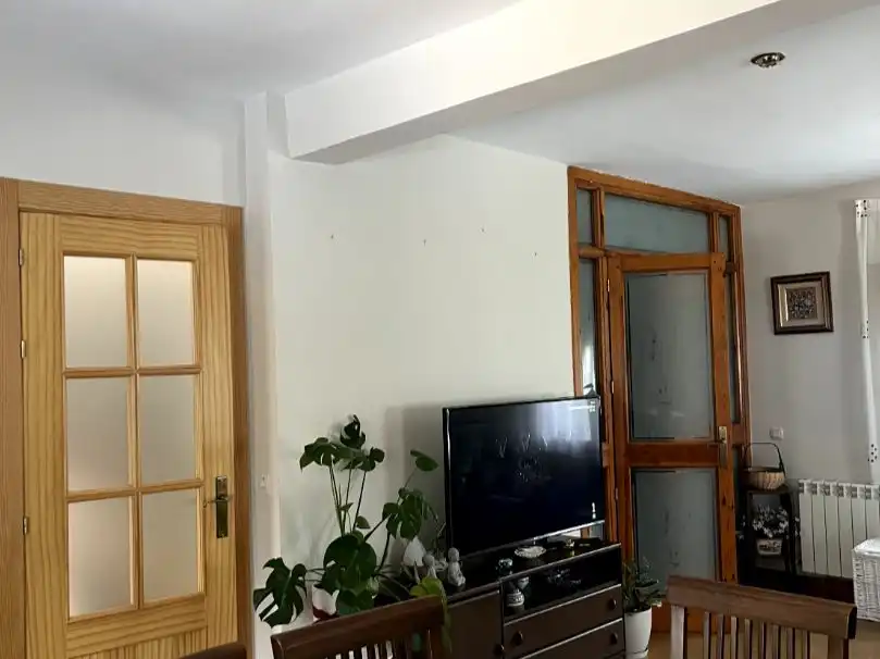 Piso en venta en Camino Alto de Toledo, 27, Olías del Rey Sala de estar de Piso en venta en Olías del Rey con Aire acondicionado, Calefacción y Jardín privado