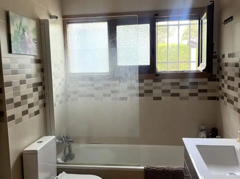 Piso en venta en Camino Alto de Toledo, 27, Olías del Rey Baño de Piso en venta en Olías del Rey con Aire acondicionado, Calefacción y Jardín privado