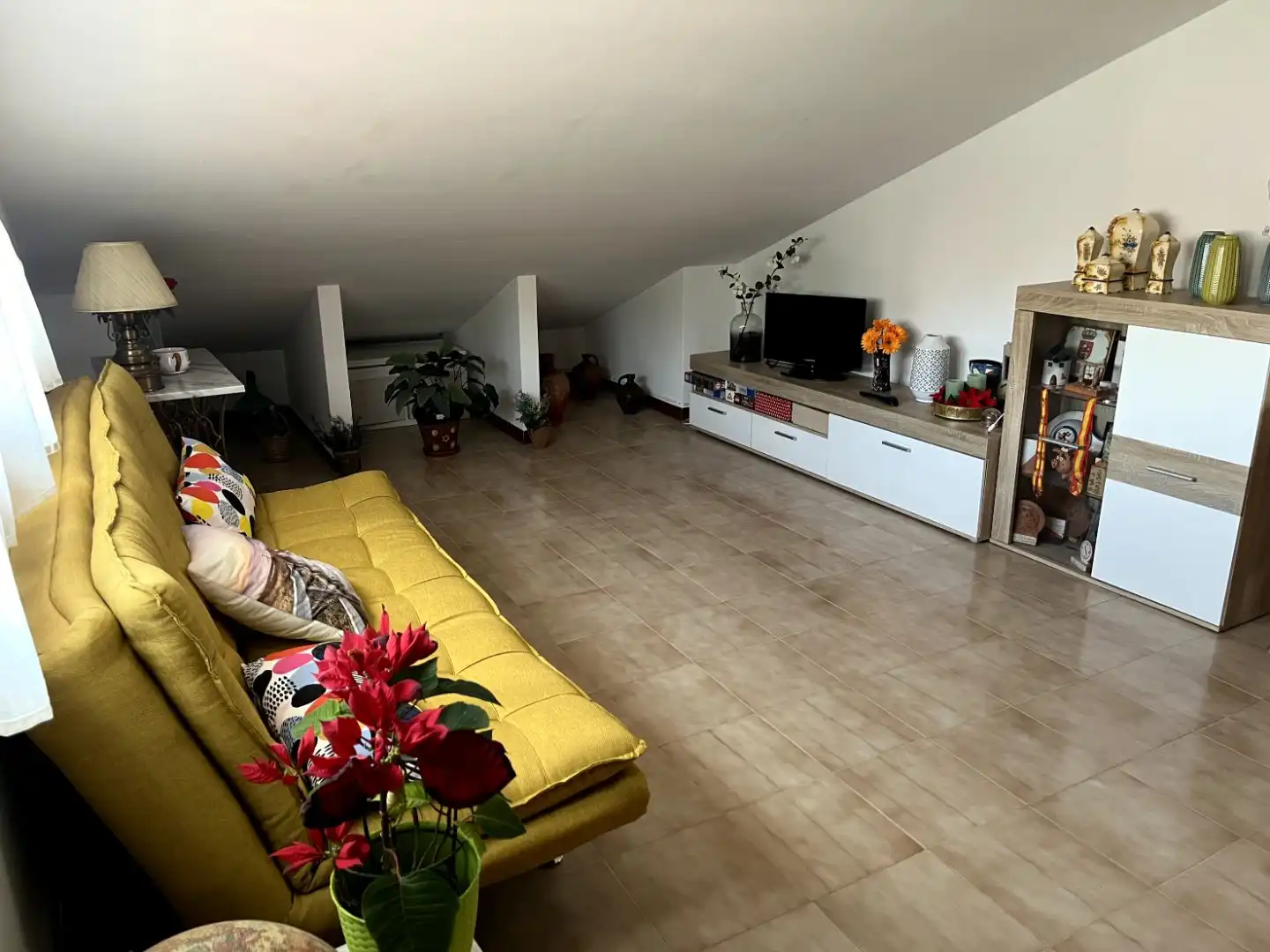 Piso en venta en Camino Alto de Toledo, 27, Olías del Rey Sala de estar de Piso en venta en Olías del Rey con Aire acondicionado, Calefacción y Jardín privado