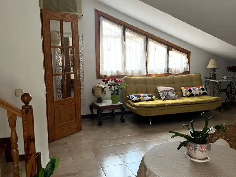 Piso en venta en Camino Alto de Toledo, 27, Olías del Rey Sala de estar de Piso en venta en Olías del Rey con Aire acondicionado, Calefacción y Jardín privado