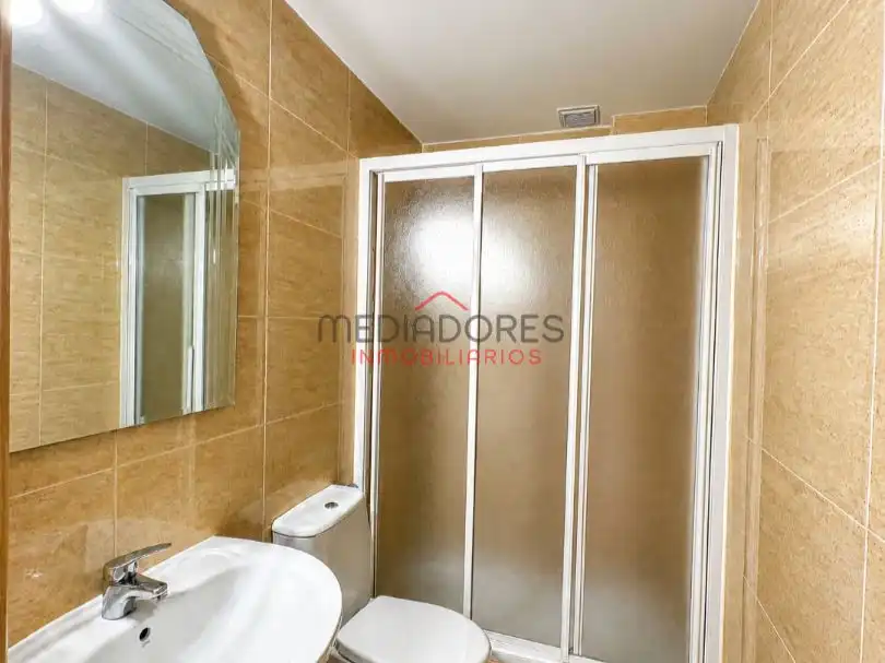 Flat for sale in Calle José Zorrilla, 10, Ensanche Bathroom of Flat for sale in Alcalá de Henares with Air Conditioner, Heating and Private garden