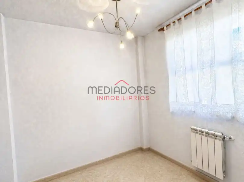 Flat for sale in Calle José Zorrilla, 10, Ensanche Bedroom of Flat for sale in Alcalá de Henares with Air Conditioner, Heating and Private garden