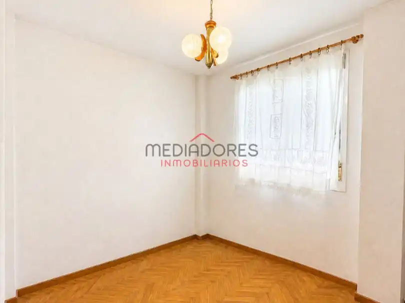 Flat for sale in Calle José Zorrilla, 10, Ensanche Bedroom of Flat for sale in Alcalá de Henares with Air Conditioner, Heating and Private garden