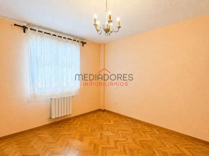 Flat for sale in Calle José Zorrilla, 10, Ensanche Bedroom of Flat for sale in Alcalá de Henares with Air Conditioner, Heating and Private garden