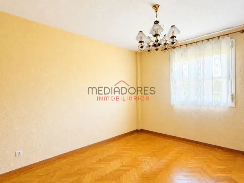 Flat for sale in Calle José Zorrilla, 10, Ensanche Bedroom of Flat for sale in Alcalá de Henares with Air Conditioner, Heating and Private garden
