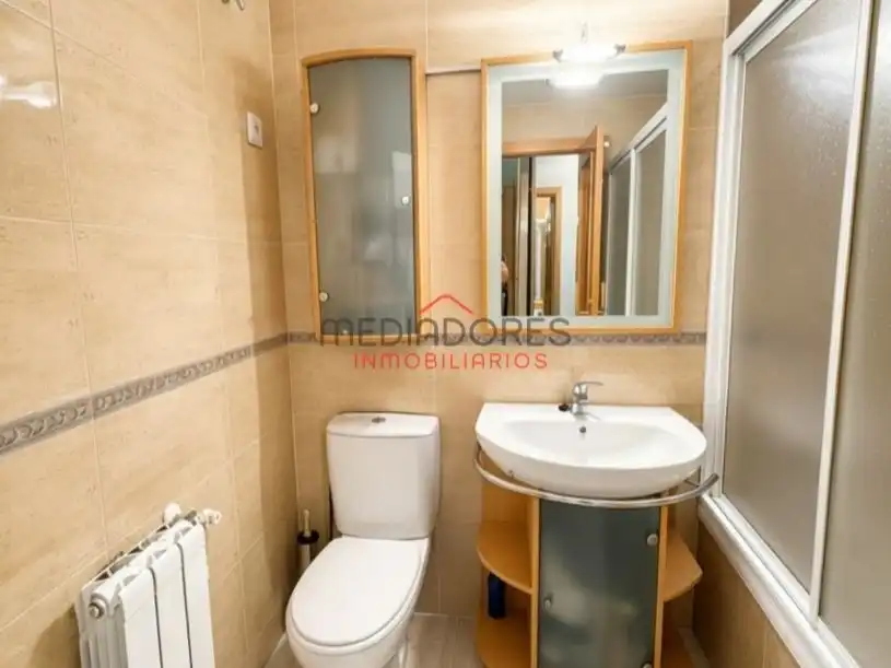 Flat for sale in Calle José Zorrilla, 10, Ensanche Bathroom of Flat for sale in Alcalá de Henares with Air Conditioner, Heating and Private garden