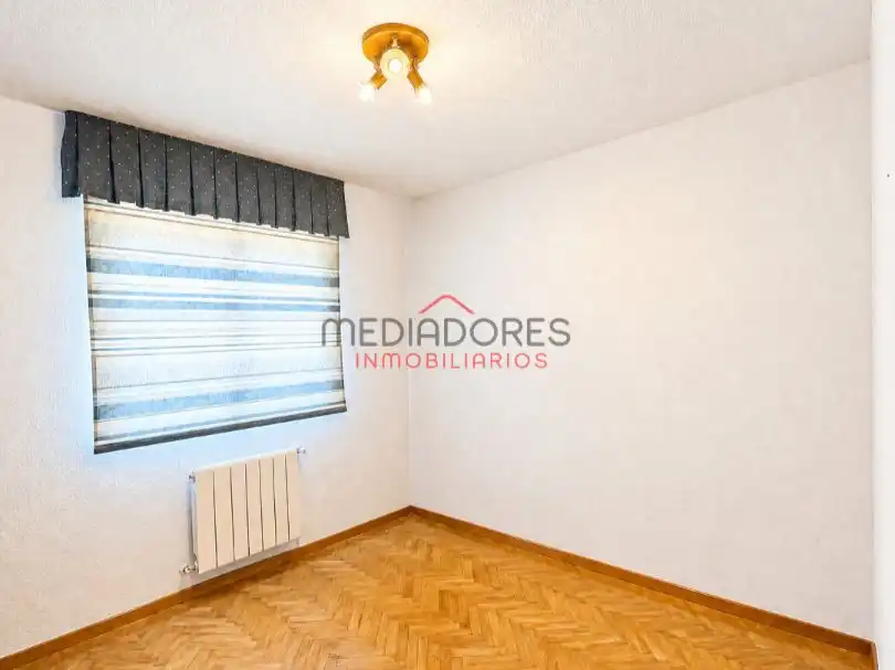 Flat for sale in Calle José Zorrilla, 10, Ensanche Bedroom of Flat for sale in Alcalá de Henares with Air Conditioner, Heating and Private garden