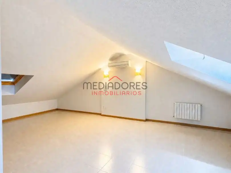 Flat for sale in Calle José Zorrilla, 10, Ensanche Flat for sale in Alcalá de Henares with Air Conditioner, Heating and Private garden