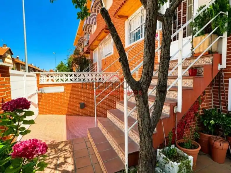 Flat for sale in Calle José Zorrilla, 10, Ensanche Exterior view of Flat for sale in Alcalá de Henares with Air Conditioner, Heating and Private garden