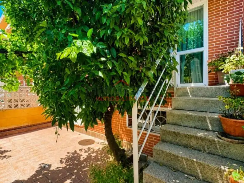 Flat for sale in Calle José Zorrilla, 10, Ensanche Exterior view of Flat for sale in Alcalá de Henares with Air Conditioner, Heating and Private garden