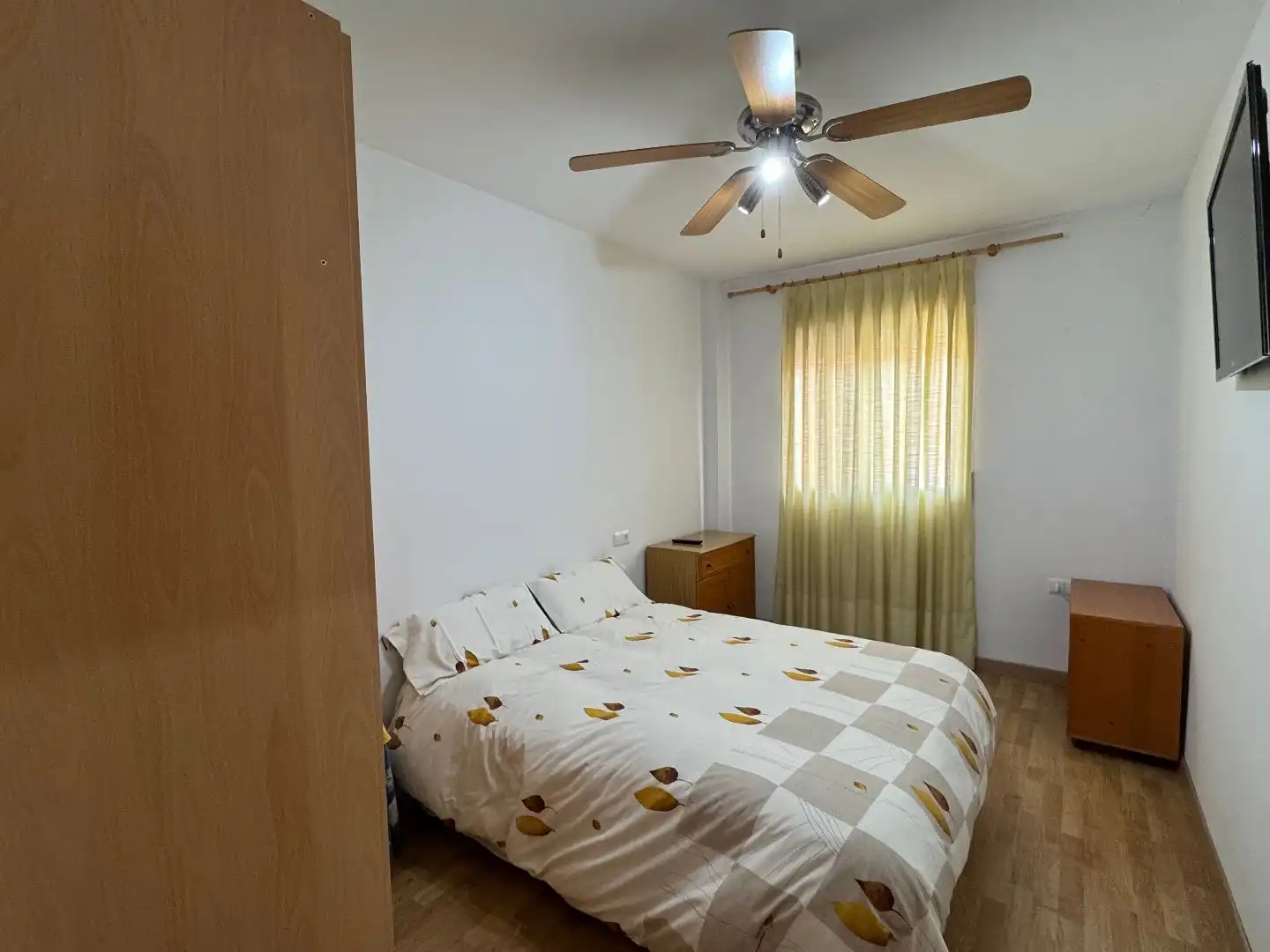 Pis en venda a Láchar Dormitori de Pis en venda en Láchar amb Aire condicionat, Piscina i Aparcament comunitari