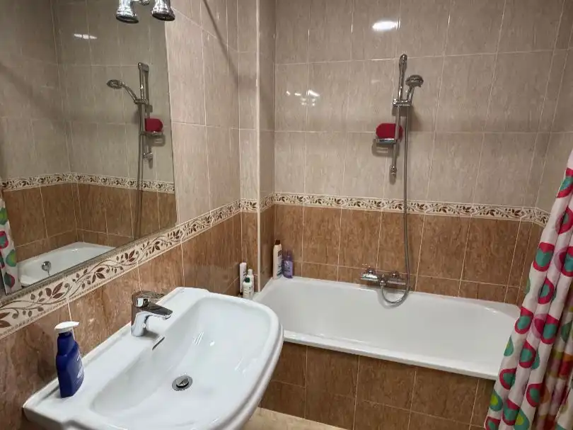 Pis en venda a Láchar Bany de Pis en venda en Láchar amb Aire condicionat, Piscina i Aparcament comunitari
