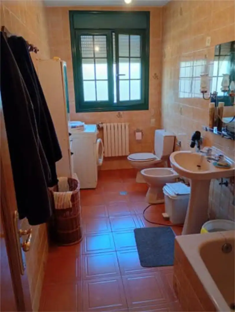 Detached homes for sale in Parroquias de Santiago Bathroom of Detached homes for sale in Santiago de Compostela with Heating, Private garden and Furnished