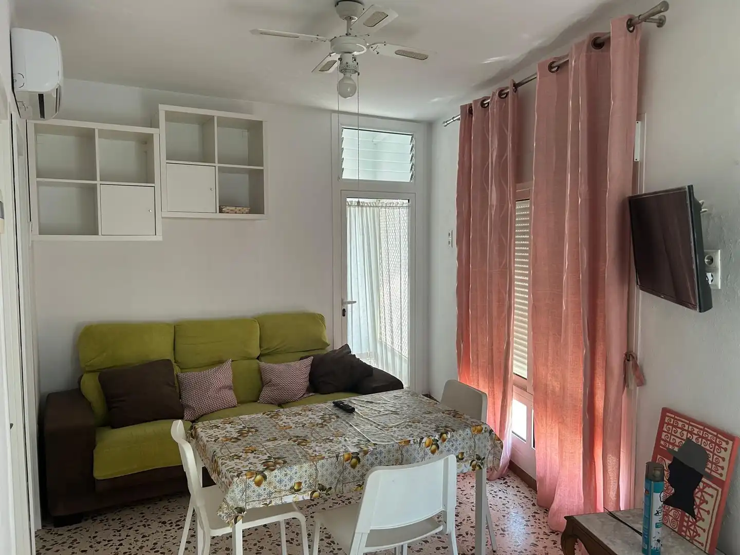 Wohnzimmer von Wohnungen zur Miete in Olivares mit Klimaanlage und Möbliert