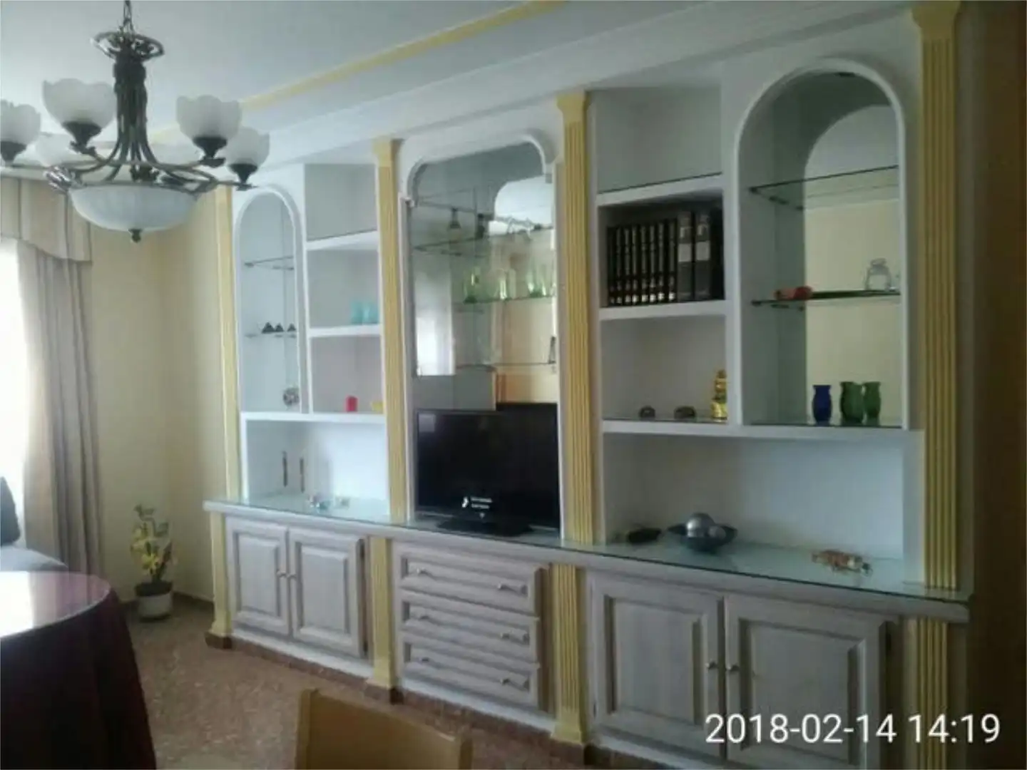 Piso de alquiler en Motril ciudad Sala de estar de Piso de alquiler en Motril con Terraza y Amueblado