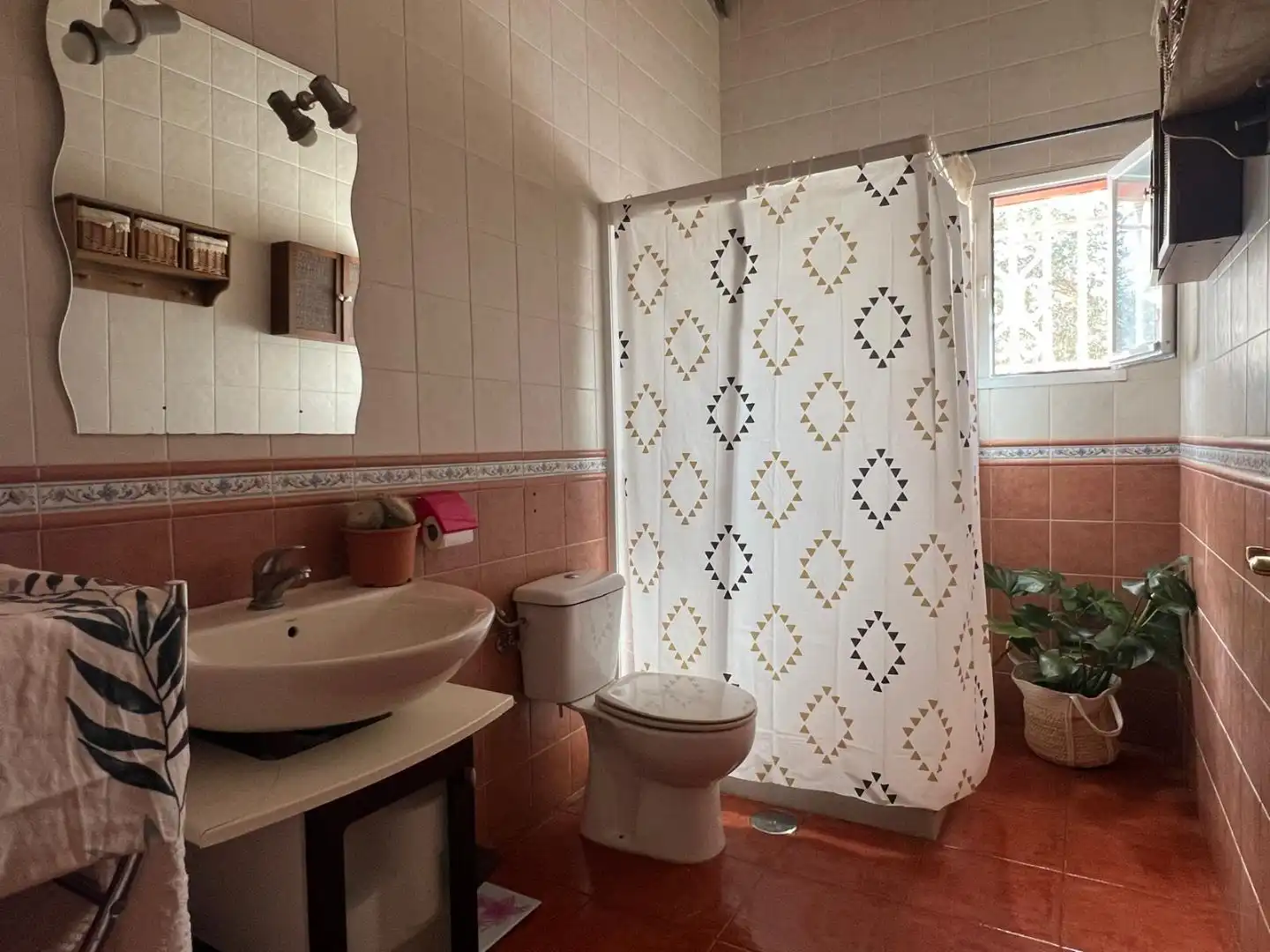 Piso en venta en Calle Hebe, 3, Coín Baño de Piso en venta en Coín con Terraza y Piscina