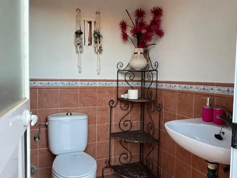 Piso en venta en Calle Hebe, 3, Coín Baño de Piso en venta en Coín con Terraza y Piscina