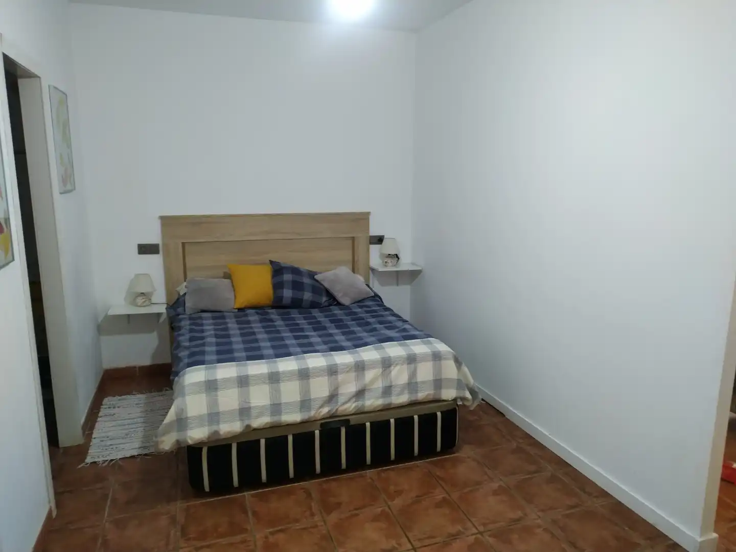 Apartament de lloguer a Calle Maestre Escuela, 35, El Brillante -El Naranjo - El Tablero Dormitori de Apartament de lloguer en Córdoba amb Aire condicionat, Jardí privat i Terrassa
