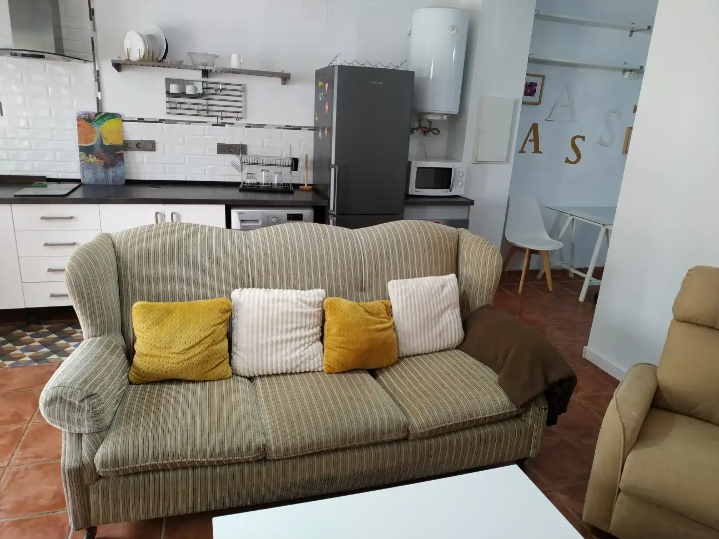 Apartament de lloguer a Calle Maestre Escuela, 35, El Brillante -El Naranjo - El Tablero Sala d'estar de Apartament de lloguer en Córdoba amb Aire condicionat, Jardí privat i Terrassa