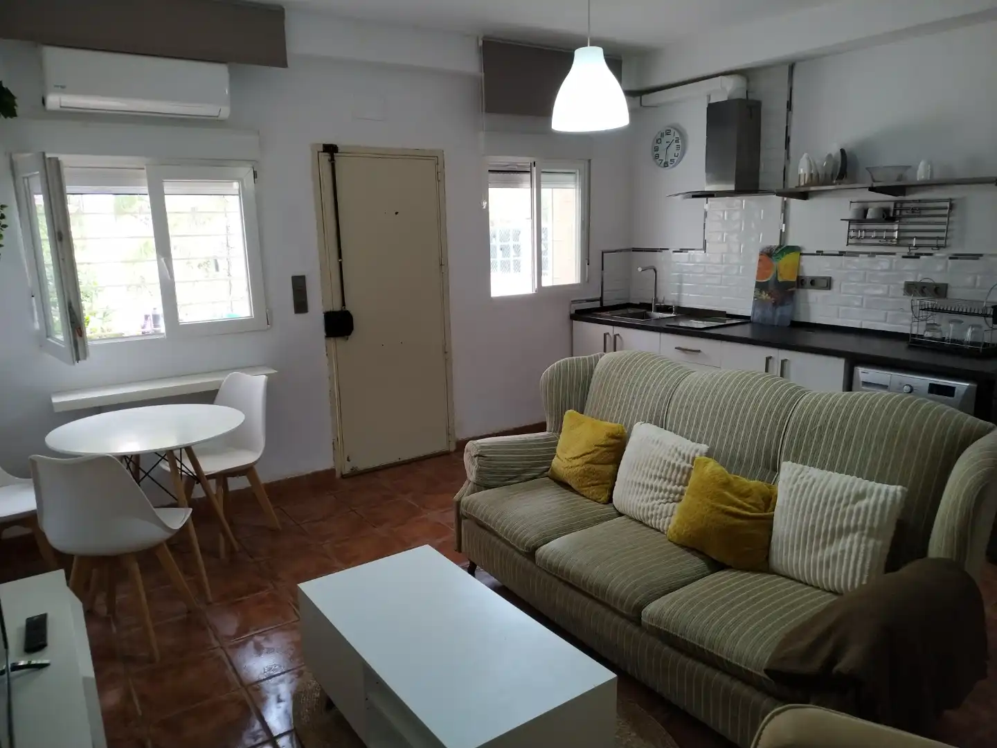 Apartament de lloguer a Calle Maestre Escuela, 35, El Brillante -El Naranjo - El Tablero Sala d'estar de Apartament de lloguer en Córdoba amb Aire condicionat, Jardí privat i Terrassa