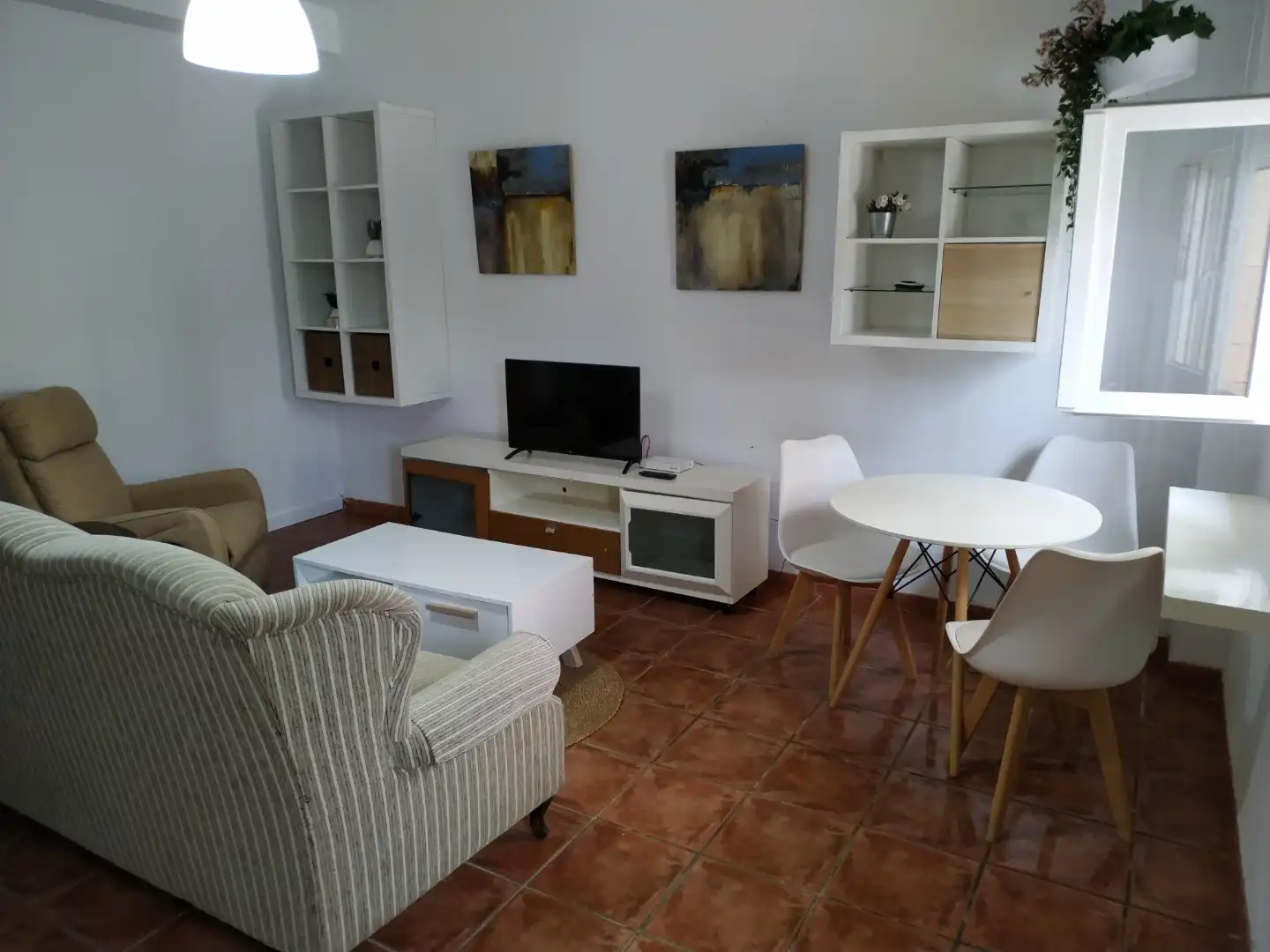 Apartament de lloguer a Calle Maestre Escuela, 35, El Brillante -El Naranjo - El Tablero Sala d'estar de Apartament de lloguer en Córdoba amb Aire condicionat, Jardí privat i Terrassa