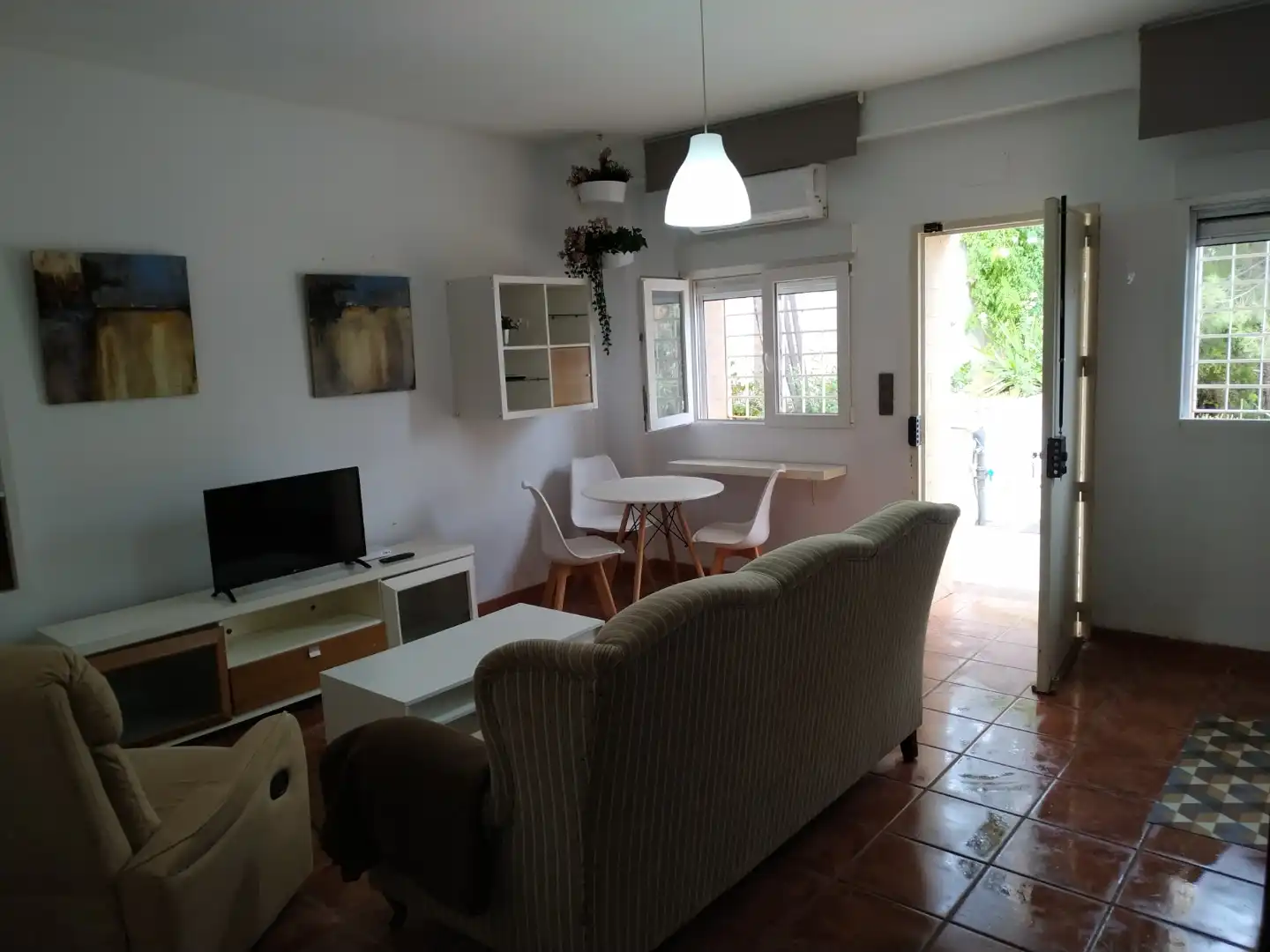 Apartament de lloguer a Calle Maestre Escuela, 35, El Brillante -El Naranjo - El Tablero Sala d'estar de Apartament de lloguer en Córdoba amb Aire condicionat, Jardí privat i Terrassa