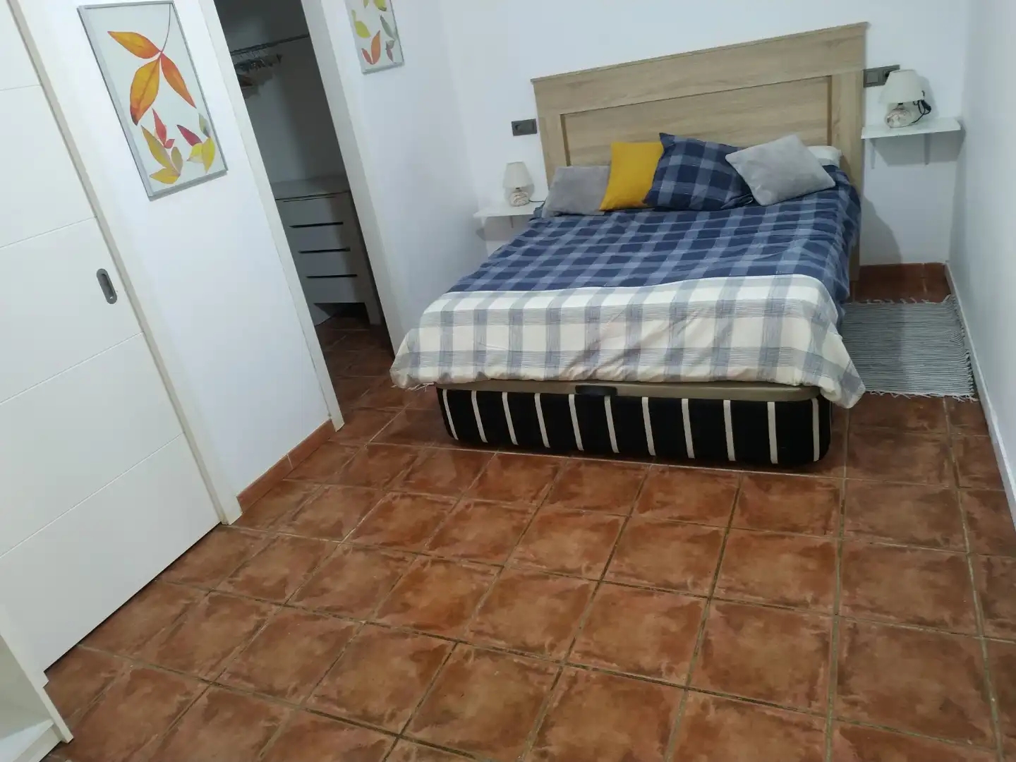 Apartament de lloguer a Calle Maestre Escuela, 35, El Brillante -El Naranjo - El Tablero Dormitori de Apartament de lloguer en Córdoba amb Aire condicionat, Jardí privat i Terrassa