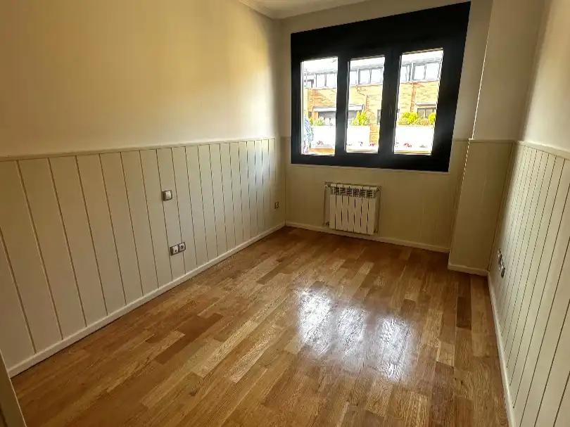 Piso en venta en Calle Concha Laos, 1, Montecillo Habitación de Piso en venta en Las Rozas de Madrid con Aire acondicionado, Calefacción y Parquet